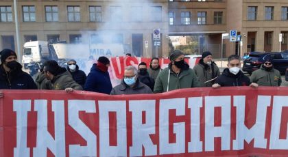 Presidio di lavoratori e familiari davanti al Tribunale di Firenze