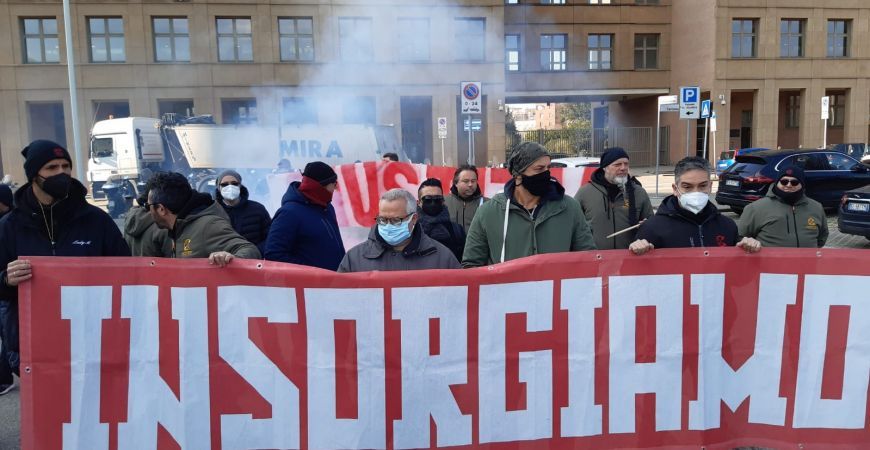Presidio di lavoratori e familiari davanti al Tribunale di Firenze